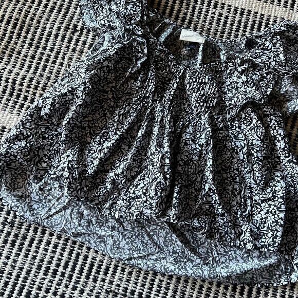 Universal thread size medium black and white blouse - Picture 2 of 4